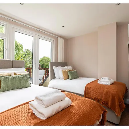 Nature'S Serenade:3Br Classic Home-Jacuzzi & Sauna Canvey Island Exterior photo