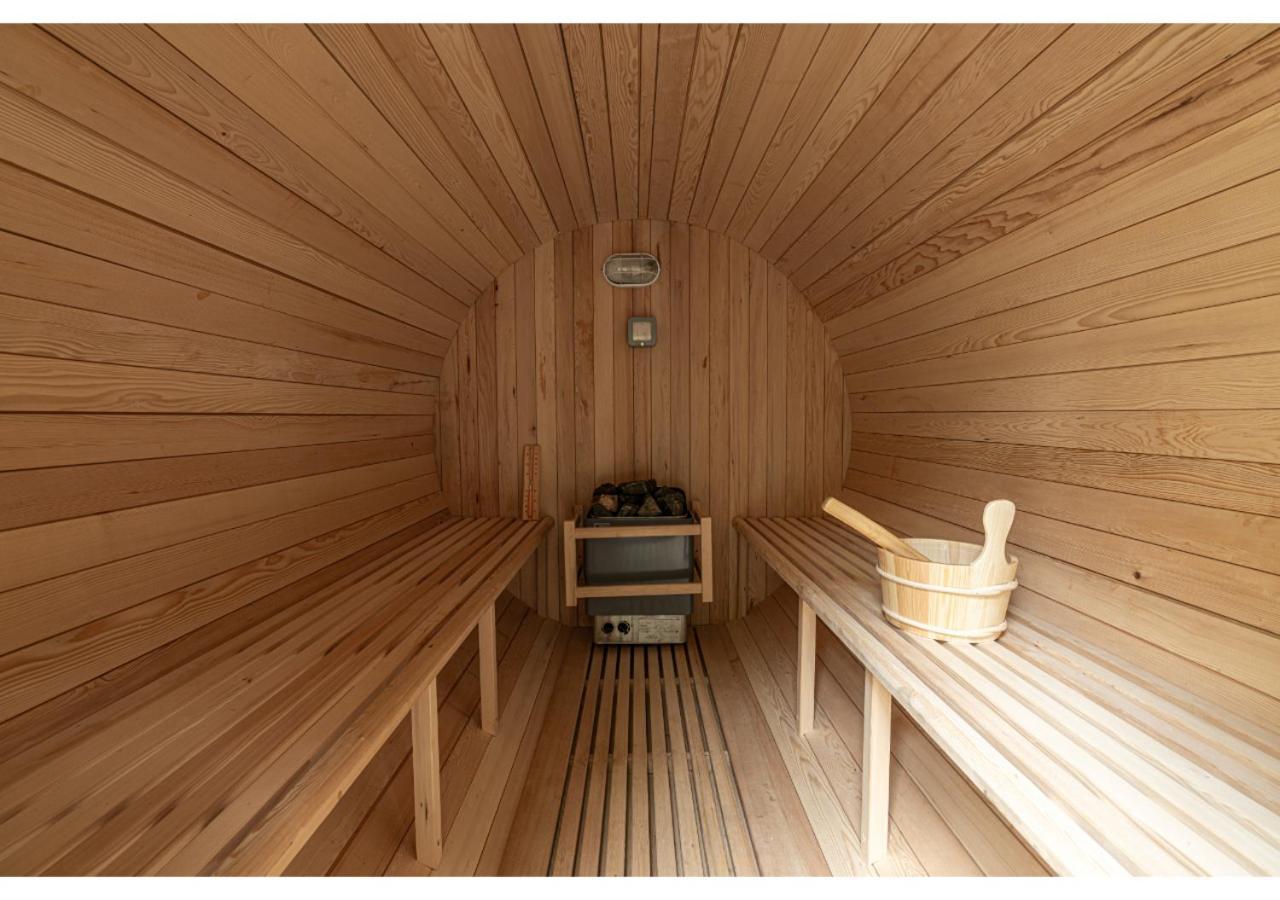 Apartment Nature's Serenade:3br Classic Home-jacuzzi & Sauna Canvey Island