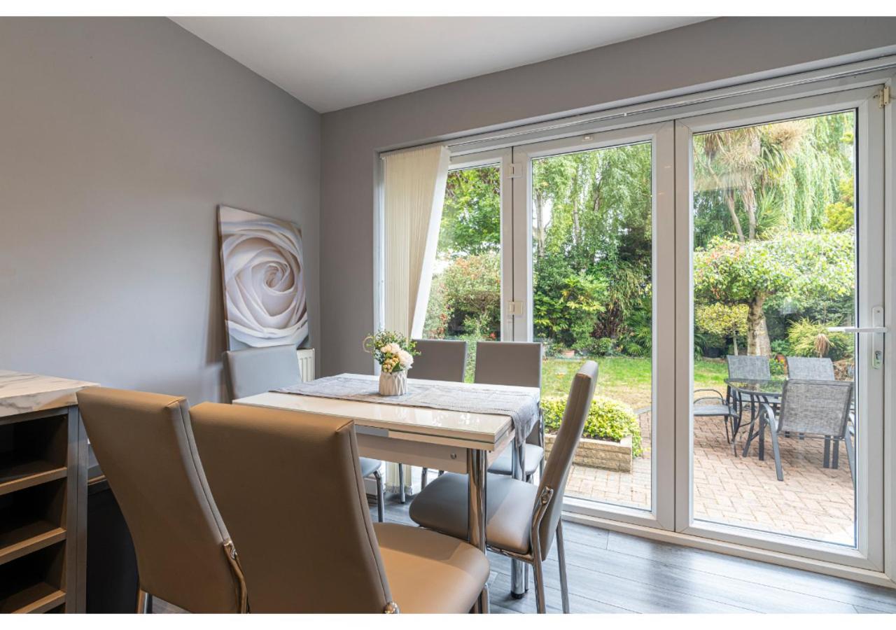 Nature's Serenade:3br Classic Home-jacuzzi & Sauna * Canvey Island