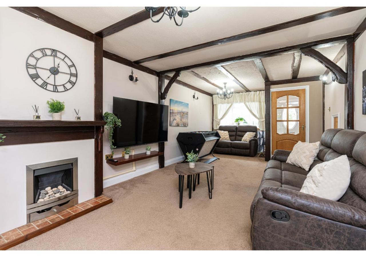Nature's Serenade:3br Classic Home-jacuzzi & Sauna Apartment Canvey Island