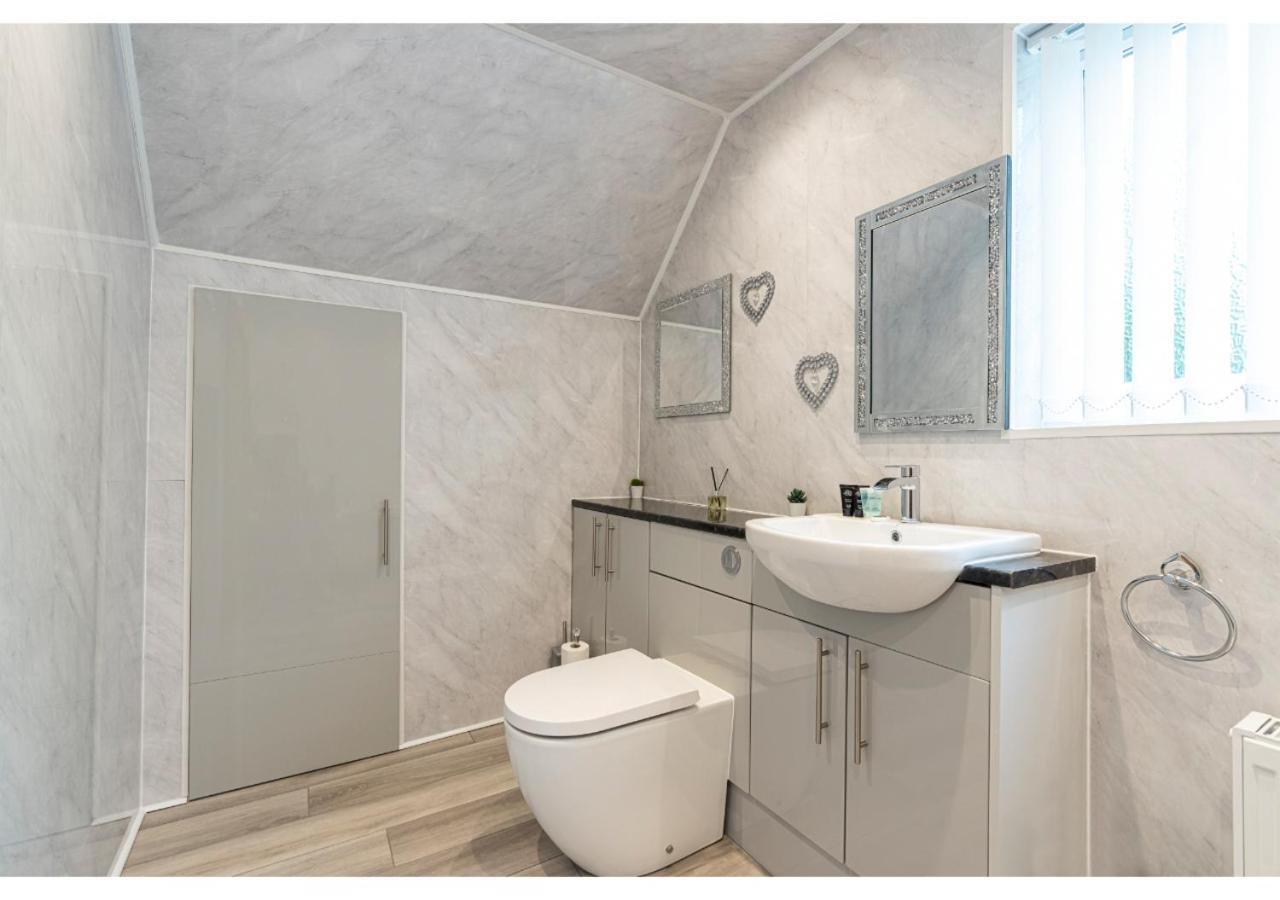 Nature's Serenade:3br Classic Home-jacuzzi & Sauna Apartment