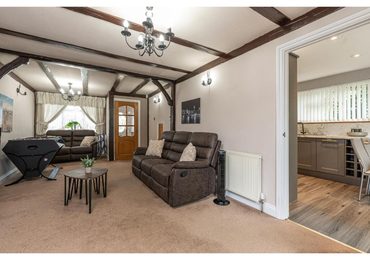 Apartment Nature's Serenade:3br Classic Home-jacuzzi & Sauna Canvey Island