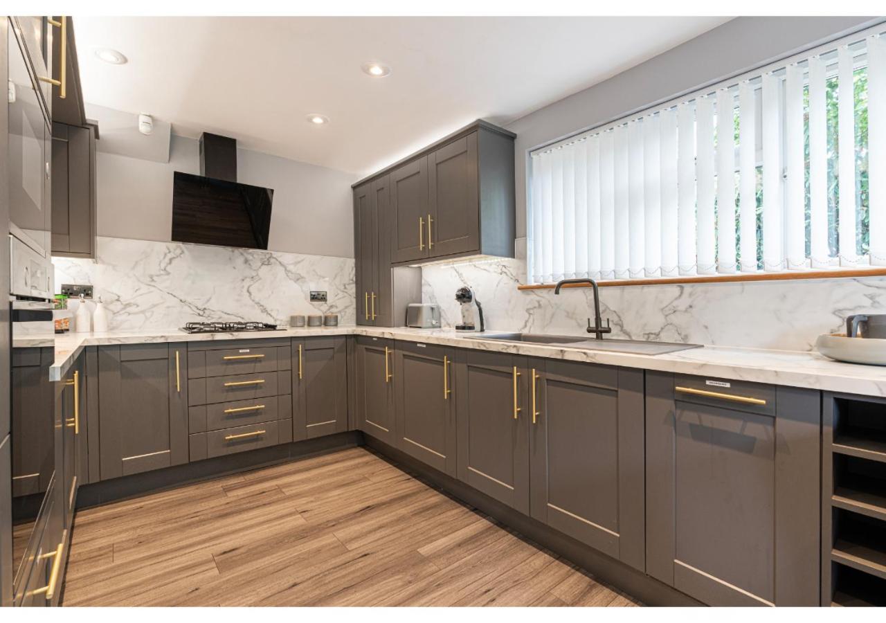 Nature's Serenade:3br Classic Home-jacuzzi & Sauna Apartment