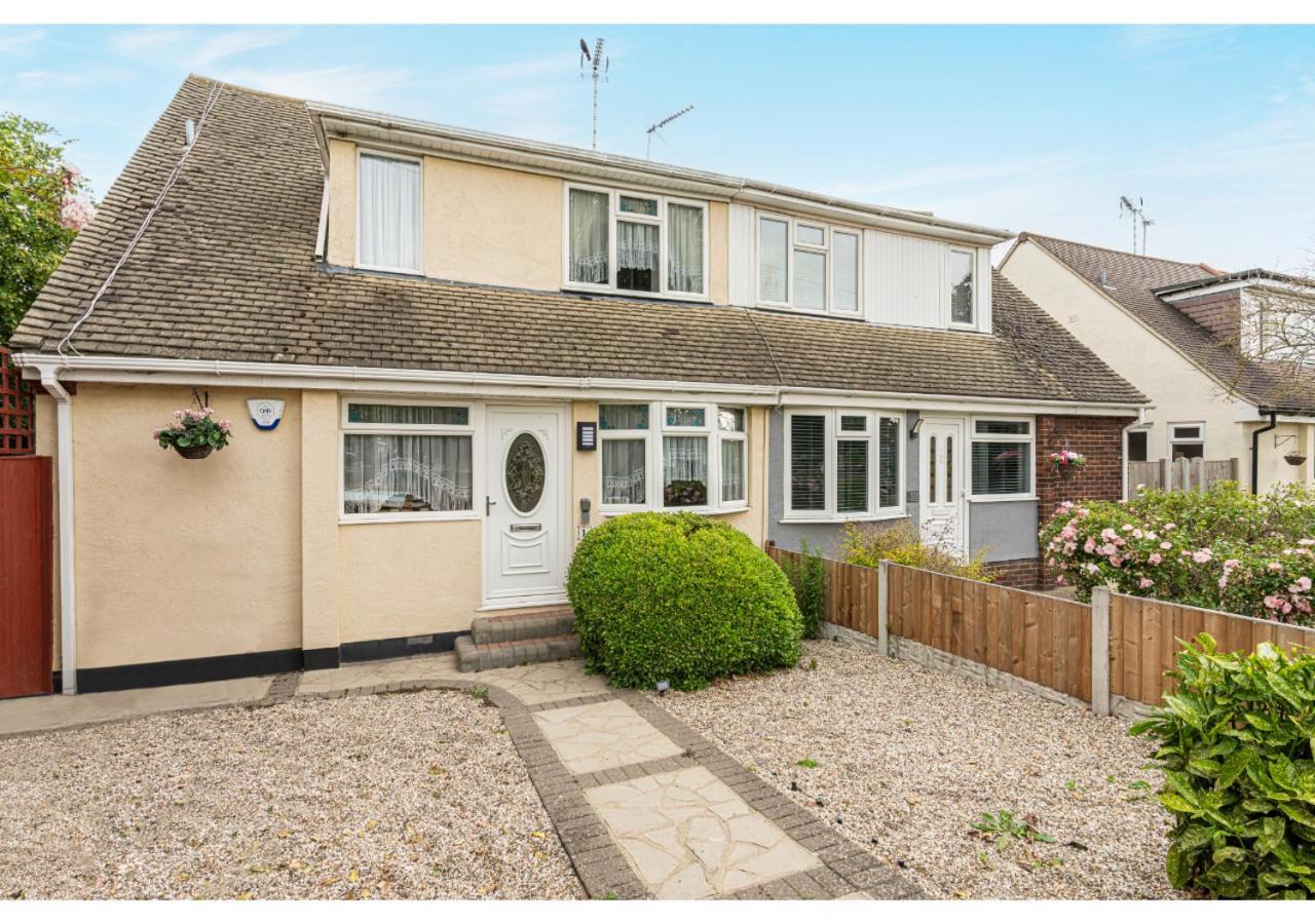 Nature's Serenade:3br Classic Home-jacuzzi & Sauna Apartment Canvey Island