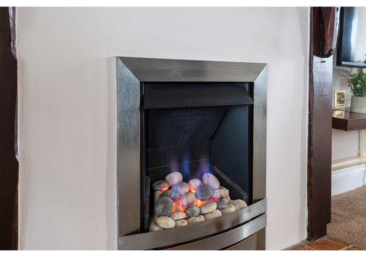 Nature's Serenade:3br Classic Home-jacuzzi & Sauna Apartment Canvey Island