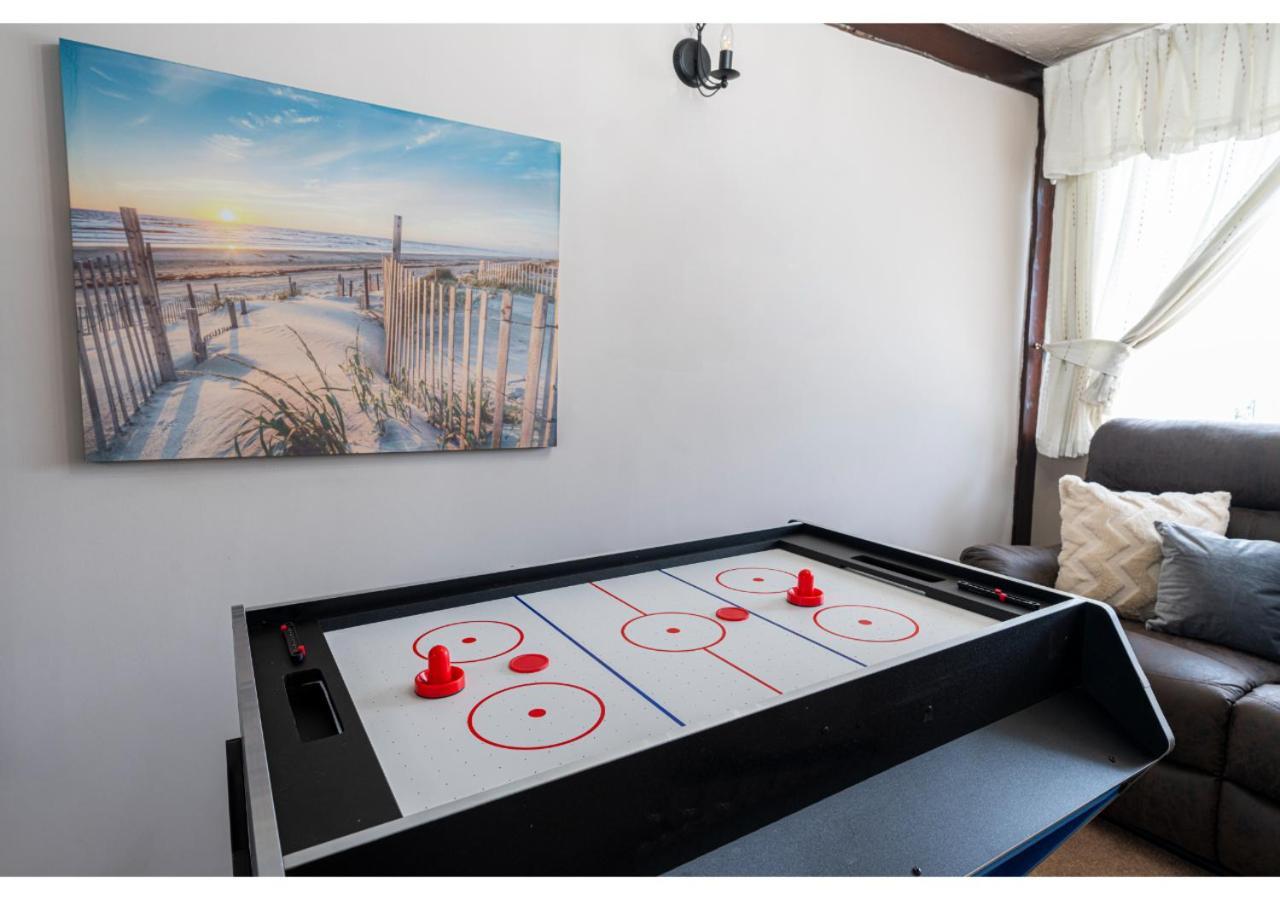 Nature's Serenade:3br Classic Home-jacuzzi & Sauna Canvey Island