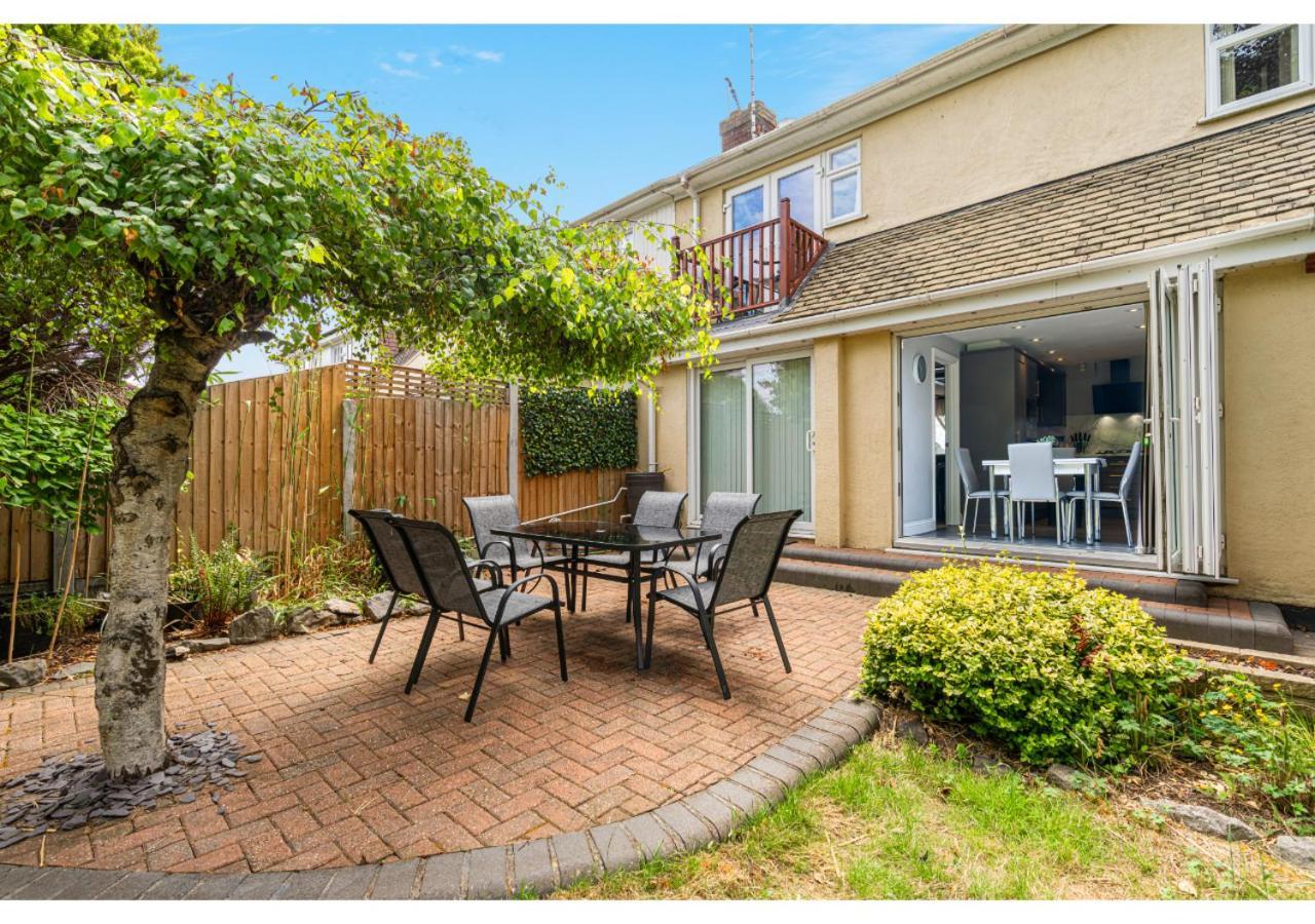 Nature's Serenade:3br Classic Home-jacuzzi & Sauna Canvey Island