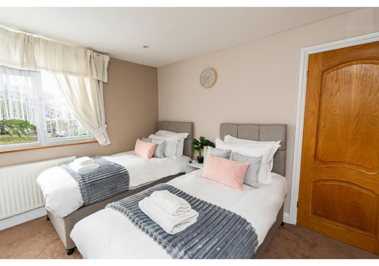 Nature's Serenade:3br Classic Home-jacuzzi & Sauna Canvey Island