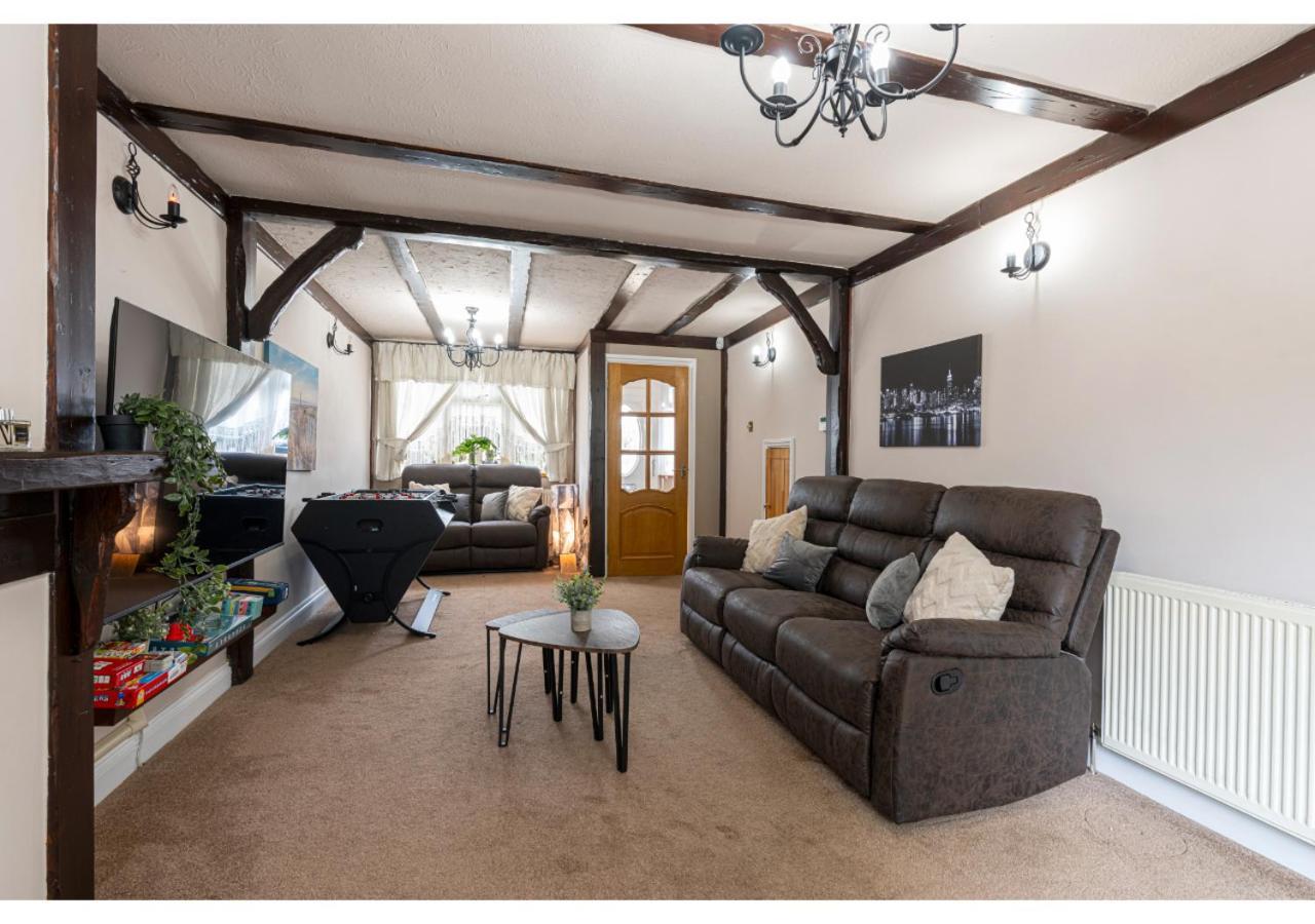 Apartment Nature's Serenade:3br Classic Home-jacuzzi & Sauna Canvey Island